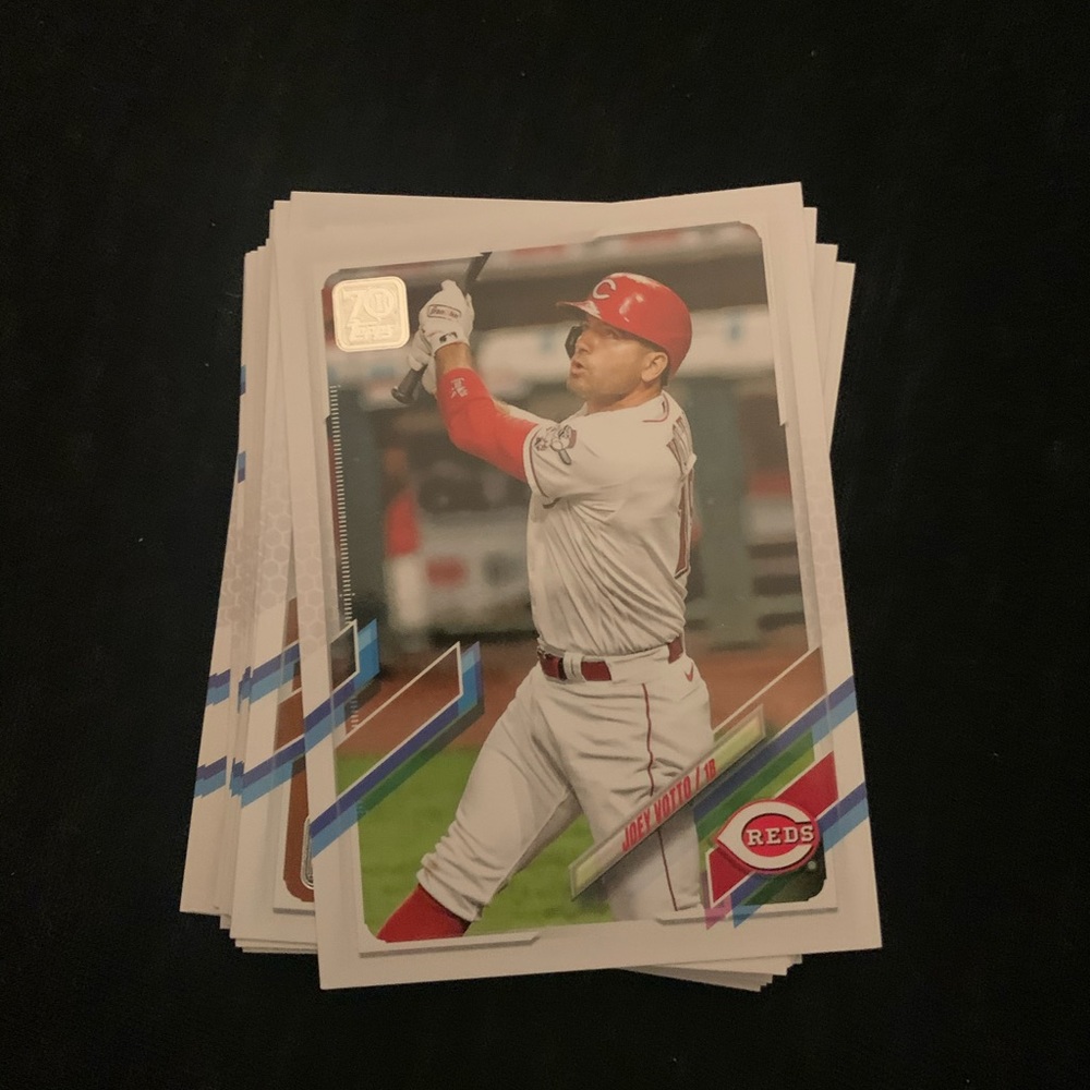 100 MLB baseball trading cards